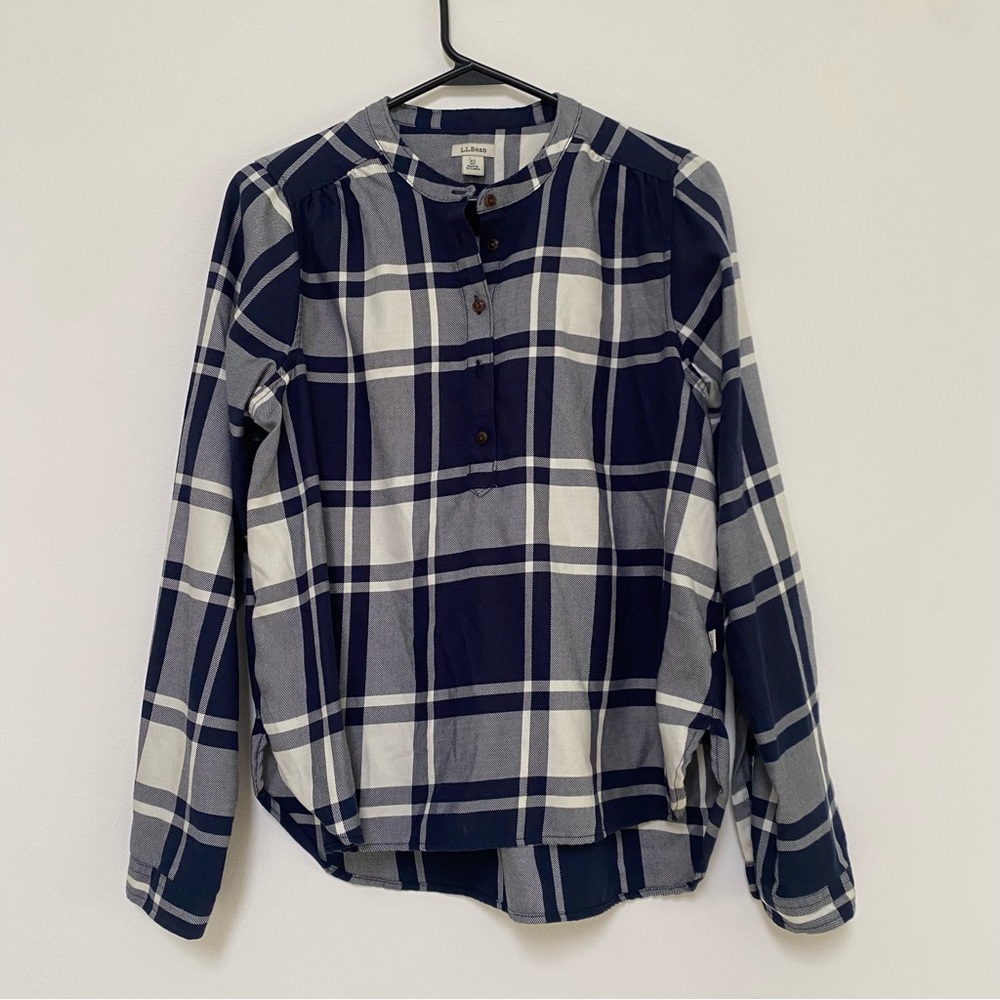L.L. Bean Lightweight Plaid Flannel Shirt Navy Off-white XS